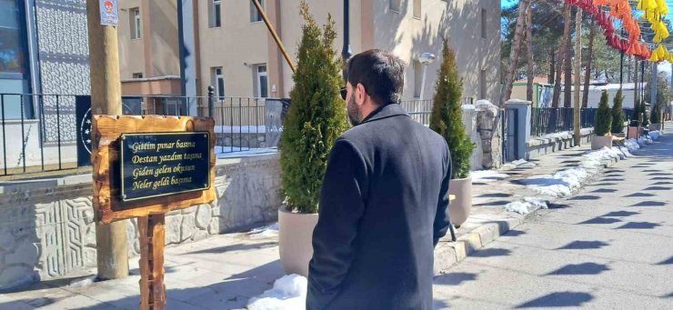 Erzincan’ın Şemsiyeli Sokağı manilerle renklendi