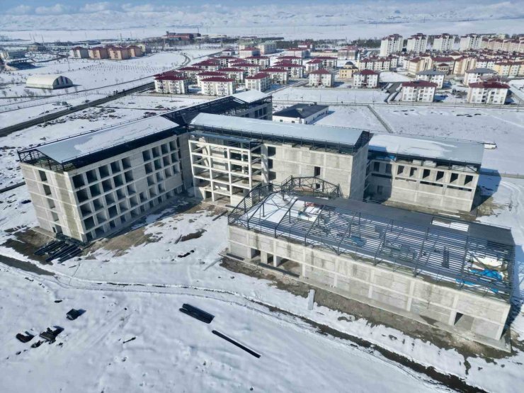 Ağrı’da deprem izolatörü bulunan ilk hastane hizmete hazırlanıyor