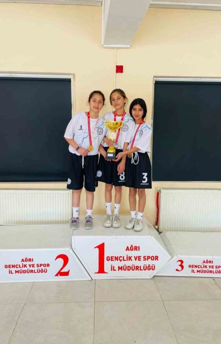 Hamur’da masa tenisi küçükler ilçe müsabakaları tamamlandı