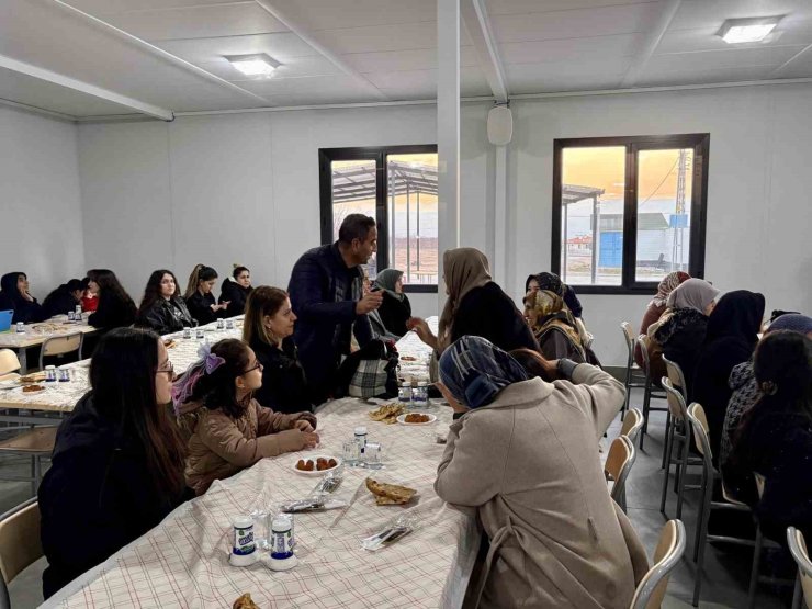 Başkanı Ulutaş, iftarda vatandaşlarla bir araya geldi