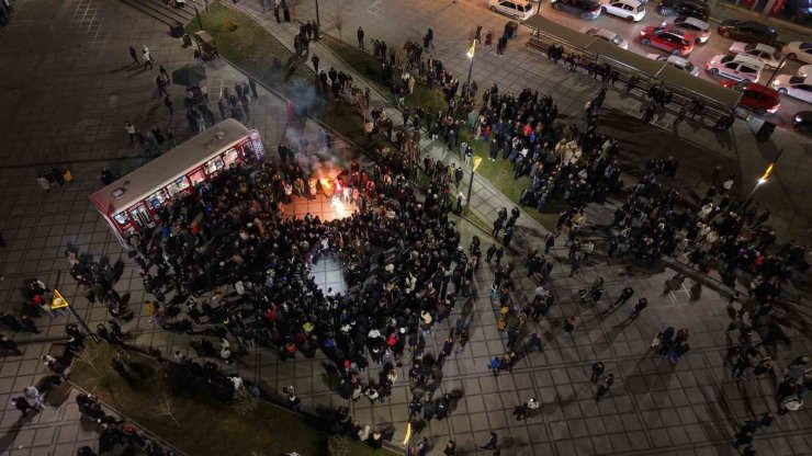 Elazığ’da yüzlerce kişi aynı anda halay çekti: O anlar böyle görüntülendi