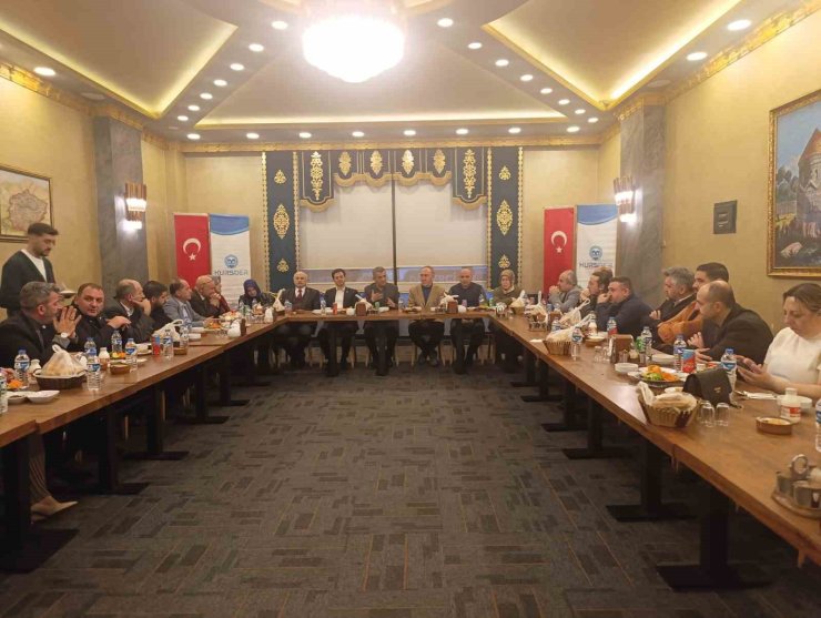 Erzurum eğitim camiası KURSDER iftarında buluştu