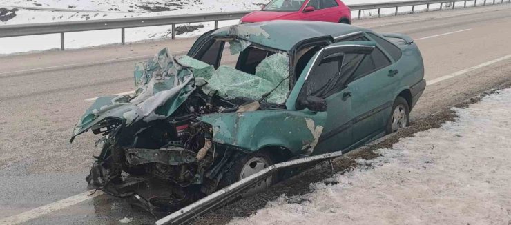 Erzurum-Pasinler yolunda trafik kazası: 1’i ağır 3 yaralı