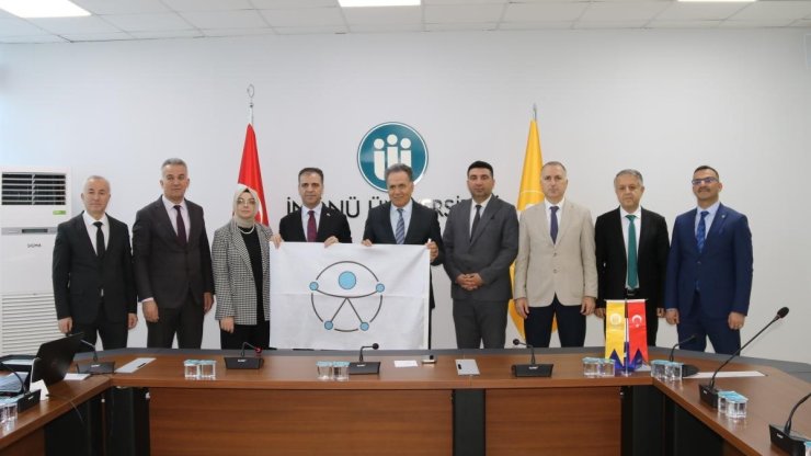 Malatya’da İnönü Üniversitesi Merkez Kütüphanesi’ne erişilebilirlik ödülü