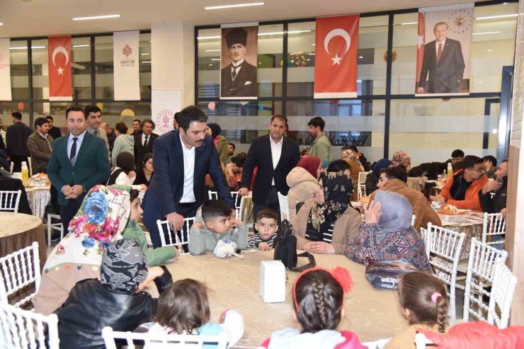 İpekyolu Kaymakamı Gilan vatandaşlarla iftar sofrasında buluştu