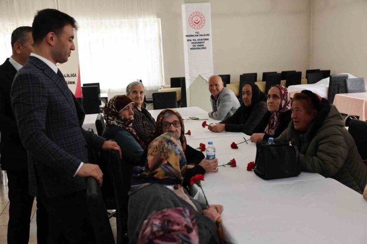 Erzincan’da huzurevi sakinleriyle bayramlaşıldı