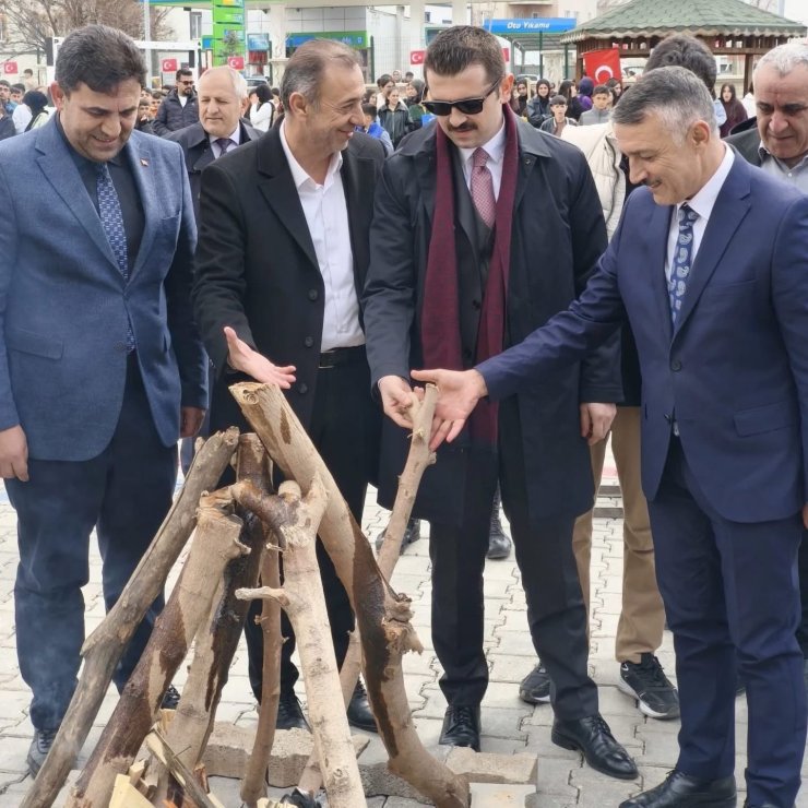 Patnos’ta baharın coşkusu: Nevruz ateşi birlik için yandı