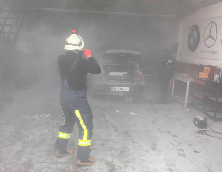 Van oto sanayisinde otomobil yangını