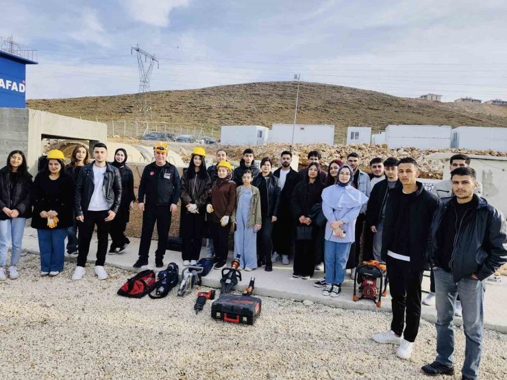 Elazığ’da öğrencilere temel arama ve kurtarma eğitimi verildi