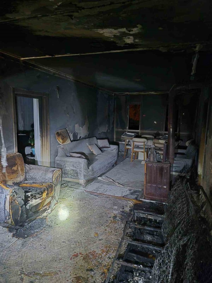 Van’da ev yangını