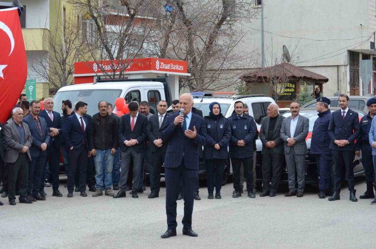 Uzundere’de hizmet seferberliği: Yeni araç filosu dualarla tanıtıldı