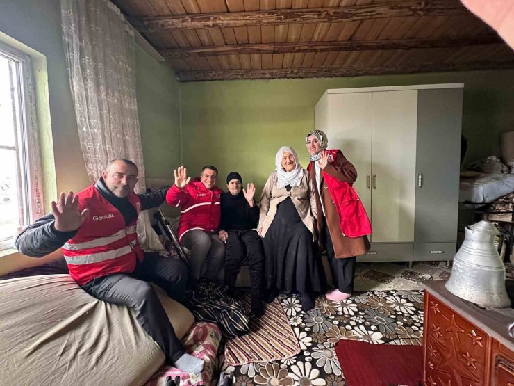 Kızılay Muradiye Şubesinden yaşlılara ziyaret