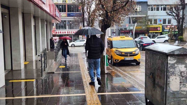 Tunceli’de sağanak hayatı olumsuz etkiledi