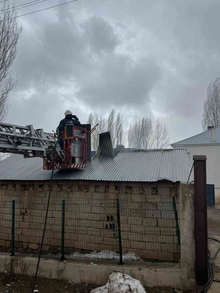 Van’ın Muradiye ilçesinde tandır evi yangını