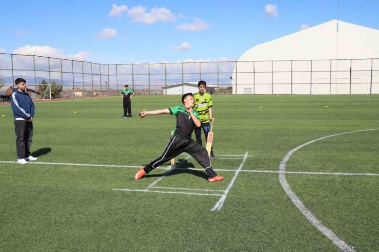 Malatya’da okul sporları yıldızlar kriket grup müsabakaları başladı