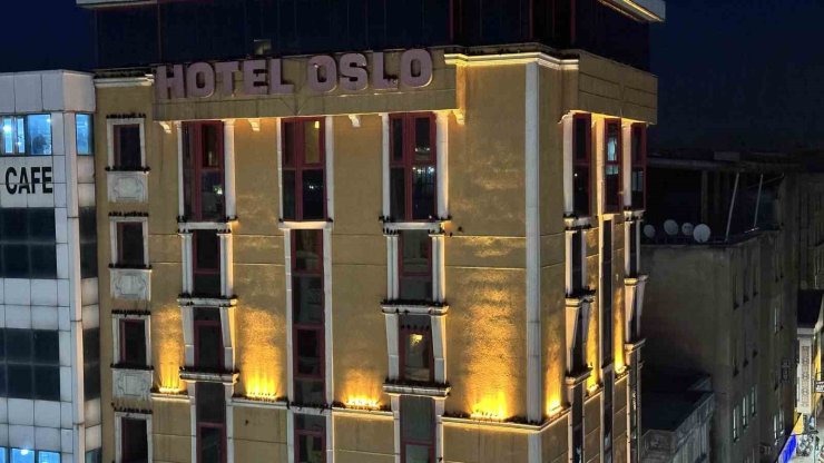 Yüksekova’ya sığırcık akını