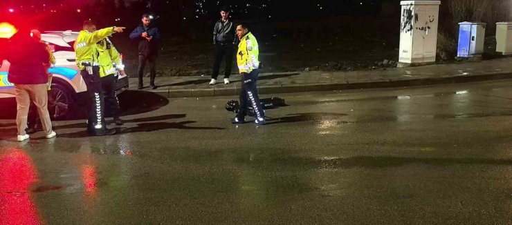 Erzurum’da scooter sürücüsüne araç çarptı: 1 yaralı