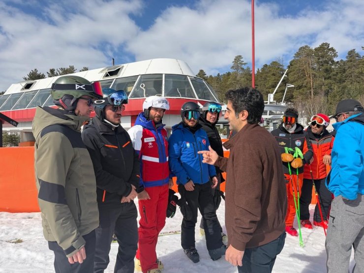 Sarıkamış’ta Snowbord Antrenörlük Kursu başladı
