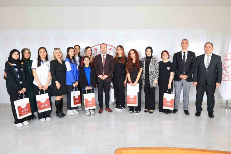 Elazığ’da derece giren öğrenciler ödüllendirildi