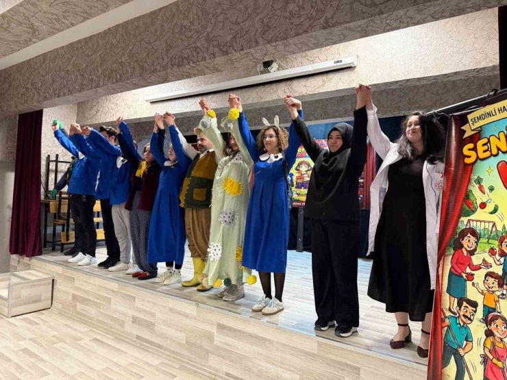 Minik kalplere tiyatro dokunuşu: "Seni Yaramaz Virüs" oyunu büyük ilgi gördü