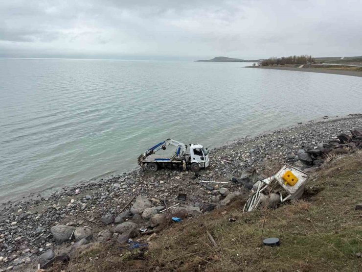 VASKİ’ye ait vinç kaza yaptı: 1 yaralı