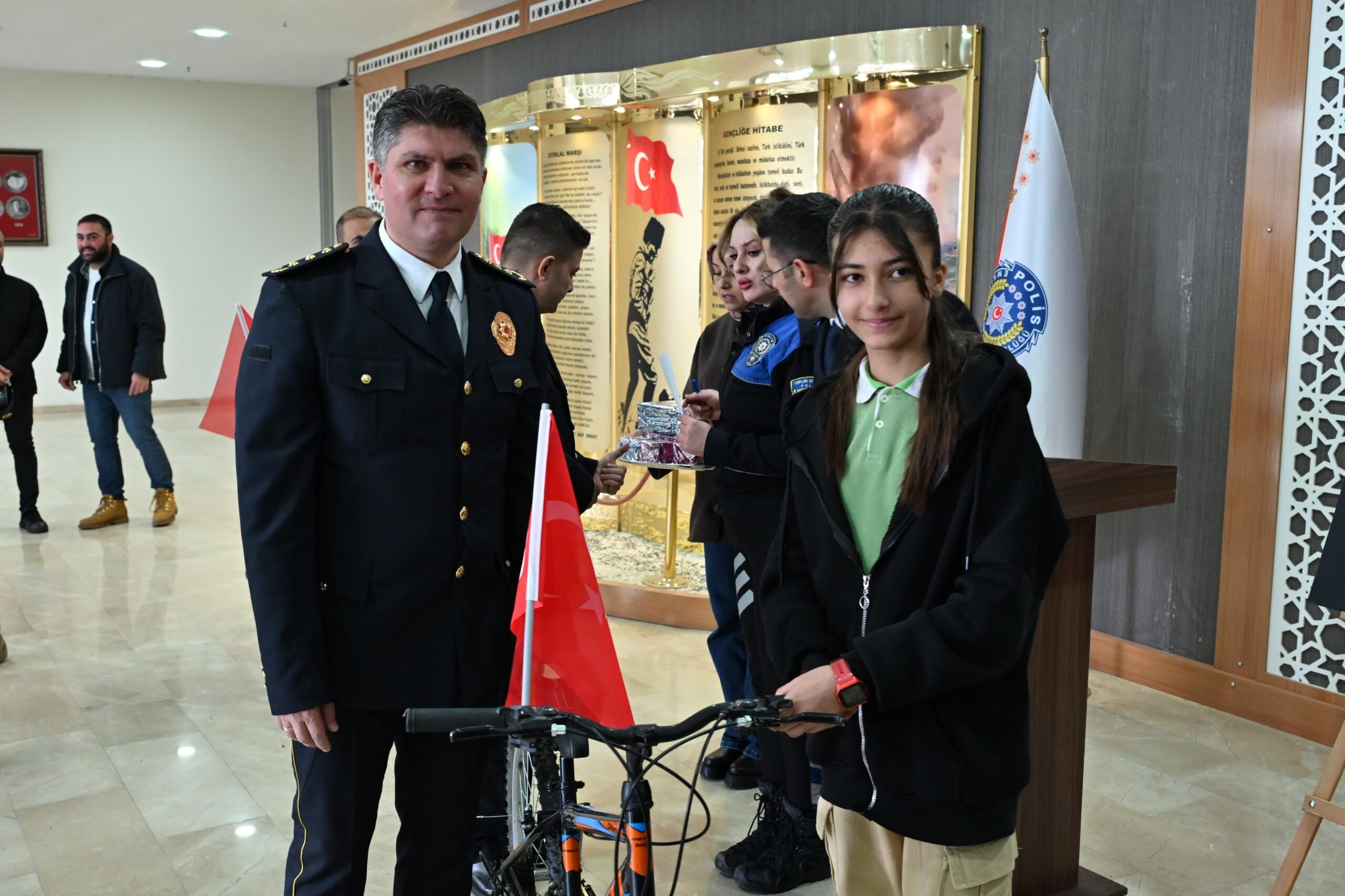 yarismalarda-derece-yapan-ogrencilere-odulleri-verildi-12.jpg