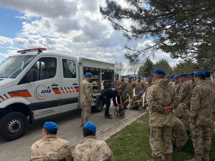 Bingöl’de jandarma personeline enkazda arama kurtarma eğitimi