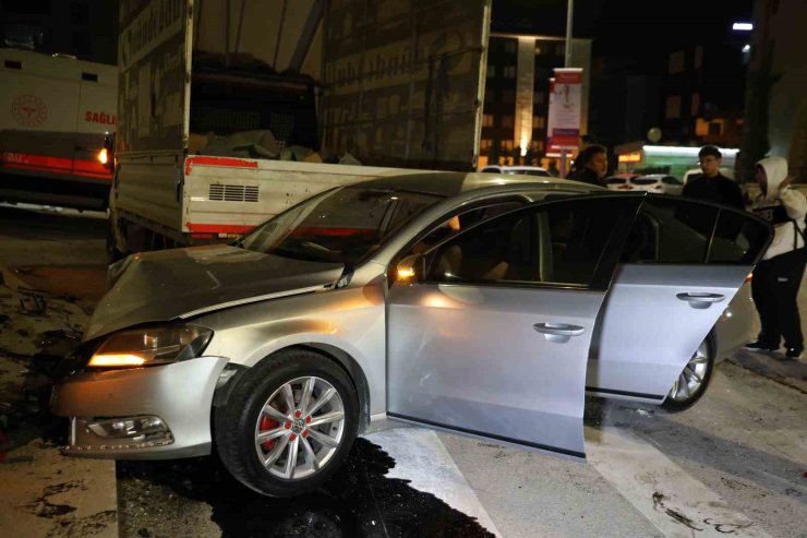 Elazığ’da pikap ile otomobil çarpıştı: 5 yaralı