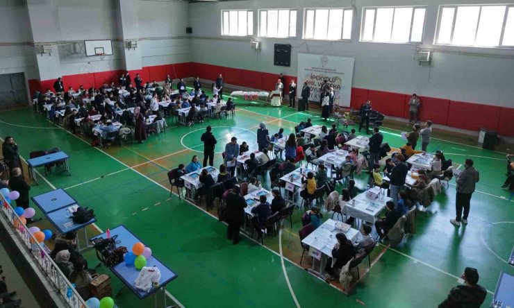 İpekyolu’nda akıl dolu rekabet: 180 öğrenci zekâ oyunlarında ter döktü