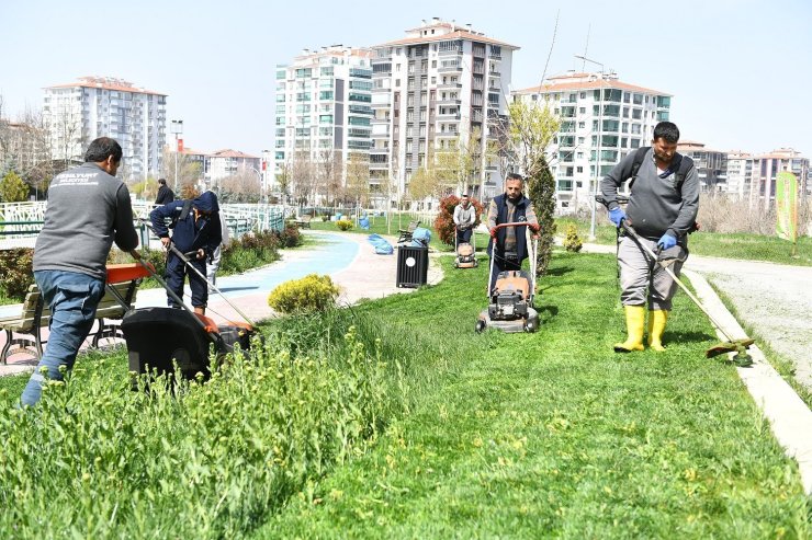 Yeşilyurt’ta park ve yeşil alanlarda bakım ve onarım çalışması