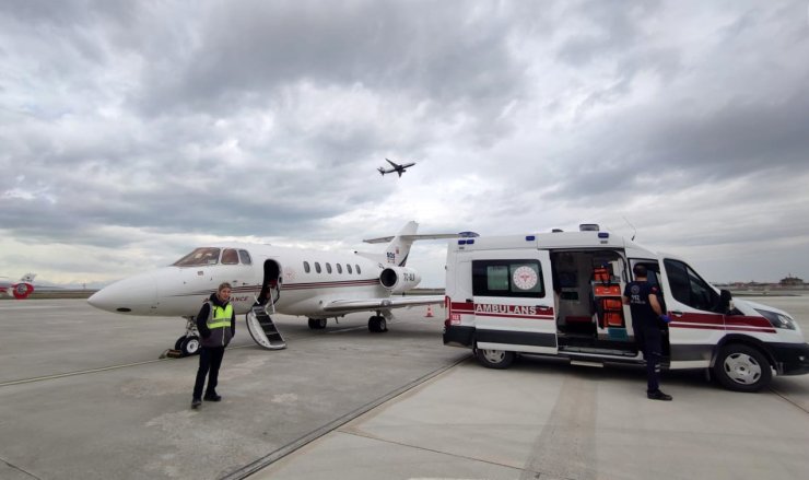 Van’da 2 günlük bebek için ambulans uçak havalandı