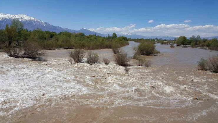 Doğu’da kar suları nehirleri coşturdu, barajlar doldu