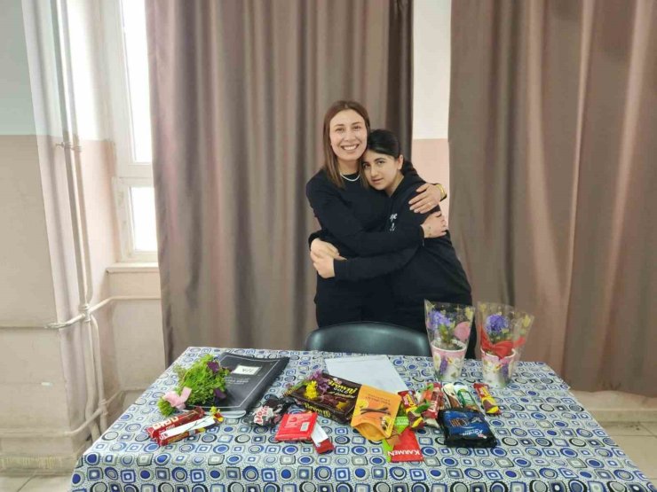 Elazığ’da ‘Öğretmene Saygılı Nesil Yetişiyor’ programı