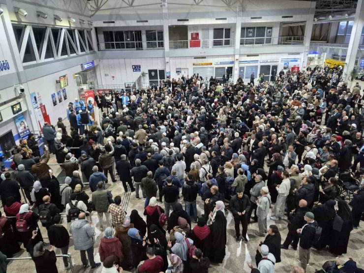 Erzurum’da ilk hac kafilesi dualarla uğurlandı