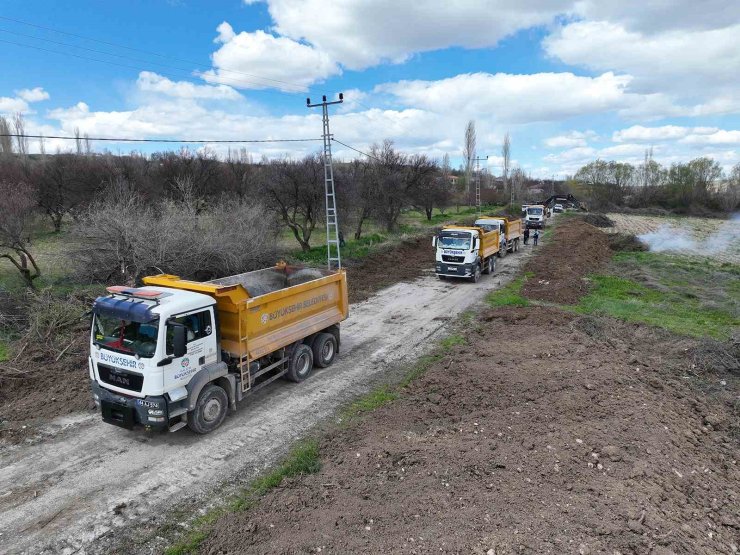 Malatya Büyükşehir Belediyesi Akçadağ’da grup yolunu yeniliyor