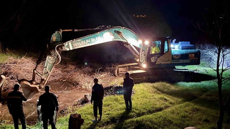 Çardaklı Deresi’nde taşkın kontrol altına alındı