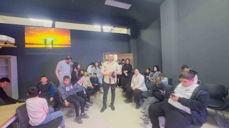 Güroymak MYO’dan özel çocuklar için fotoğraf etkinliği