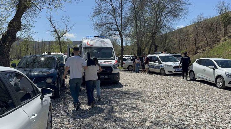 Tunceli’de boğulma tehlikesi geçiren çocuğu vatandaşlar kurtardı
