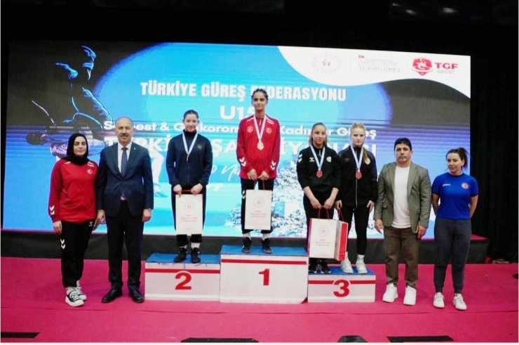 Erzincanlı güreşçilerden Türkiye Şampiyonası’nda çifte başarı