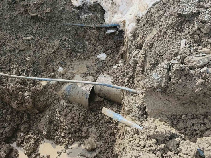 Heyelan içme suyu şebekesini vurdu