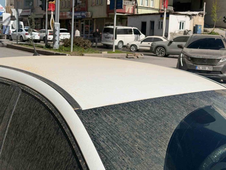 Hakkâri’ye çamur yağdı