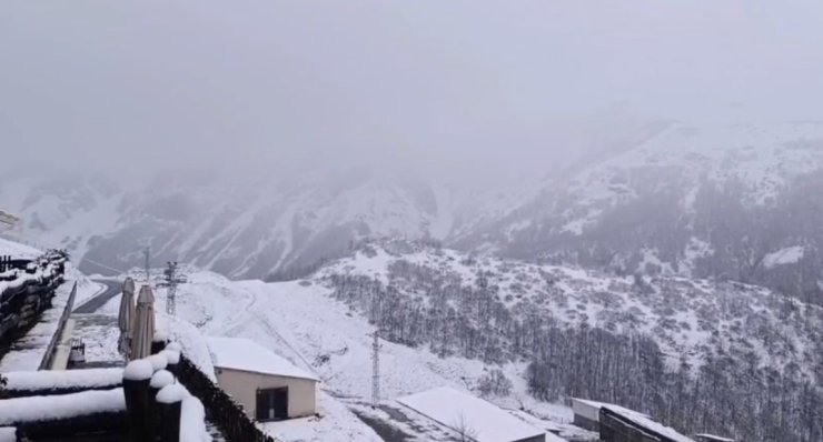 Tunceli’ye bahar ortasında kar sürprizi