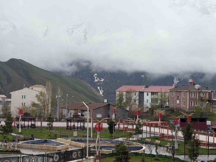 Sümbül Dağı mayısta beyaza büründü