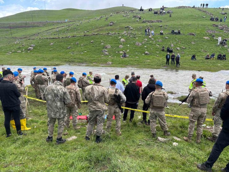 Bingöl’de kayıp emekli öğretmen derede ölü bulundu
