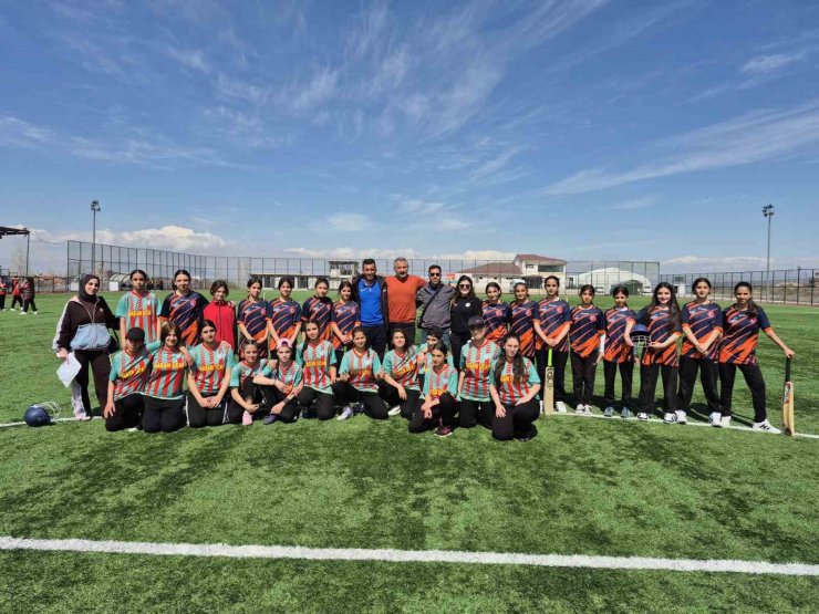 Fevzi Geyik Ortaokulu 8 branşta bölge finallerine yükseldi