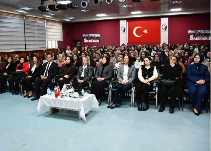Kars’ta koruyucu aile hizmeti için farkındalık toplantısı düzenlendi
