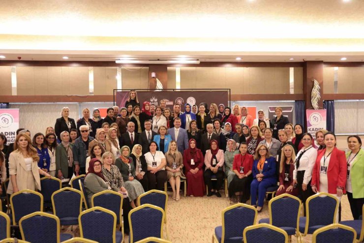 Türkiye’nin dört bir yanından 120 kadın muhtar Elazığ’da buluştu