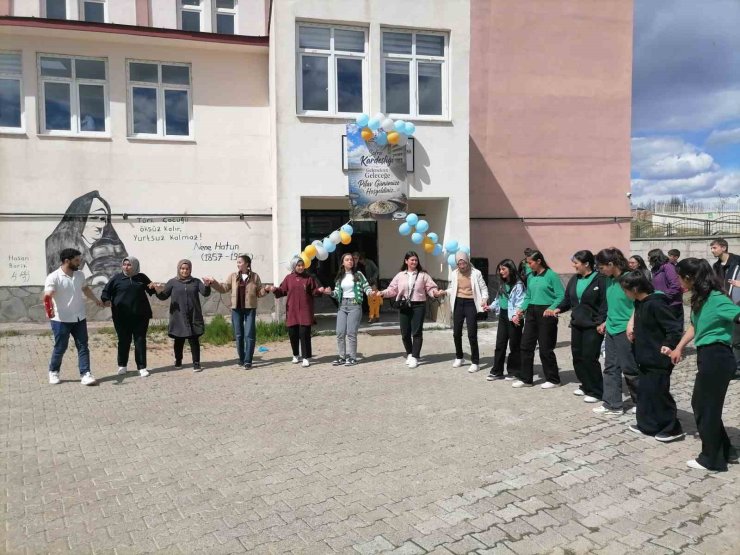 Karaçoban’da bir sofra kuruldu, mesafeler kardeşliğe dönüştü