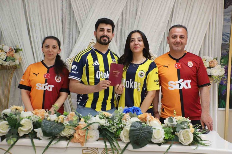 Ezeli rekabet nikah salonunda dostluğa dönüştü