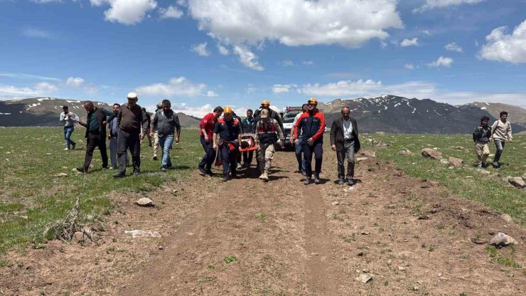 Kayalık alandan düşen 14 yaşındaki çocuk hastaneye kaldırıldı